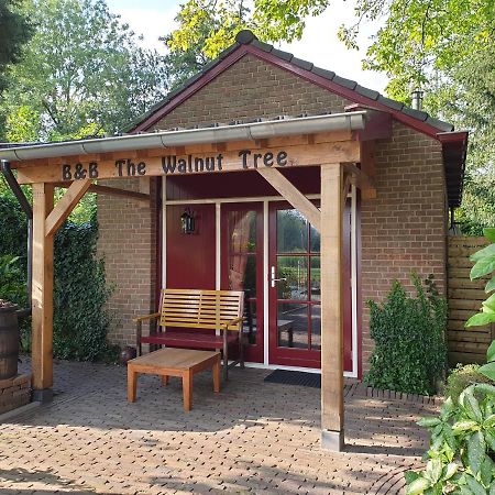 The Walnut Tree Bed & Breakfast Hellevoetsluis Bagian luar foto