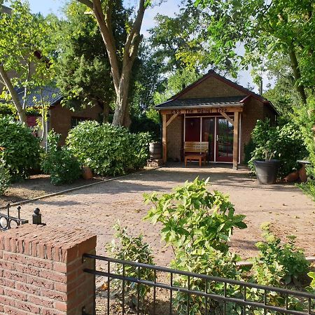 The Walnut Tree Bed & Breakfast Hellevoetsluis Bagian luar foto