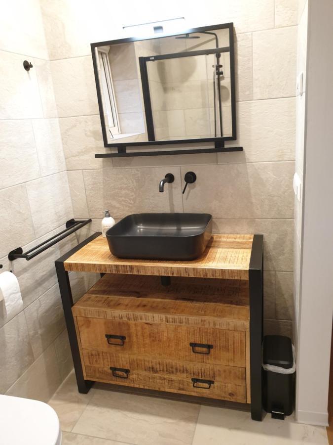 The Walnut Tree Bed & Breakfast Hellevoetsluis Bagian luar foto