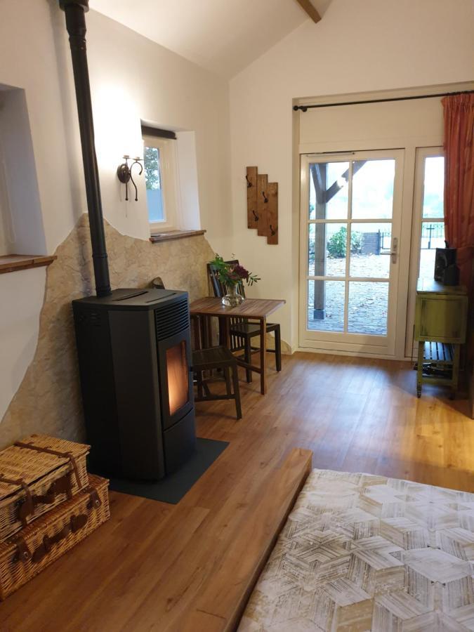 The Walnut Tree Bed & Breakfast Hellevoetsluis Bagian luar foto