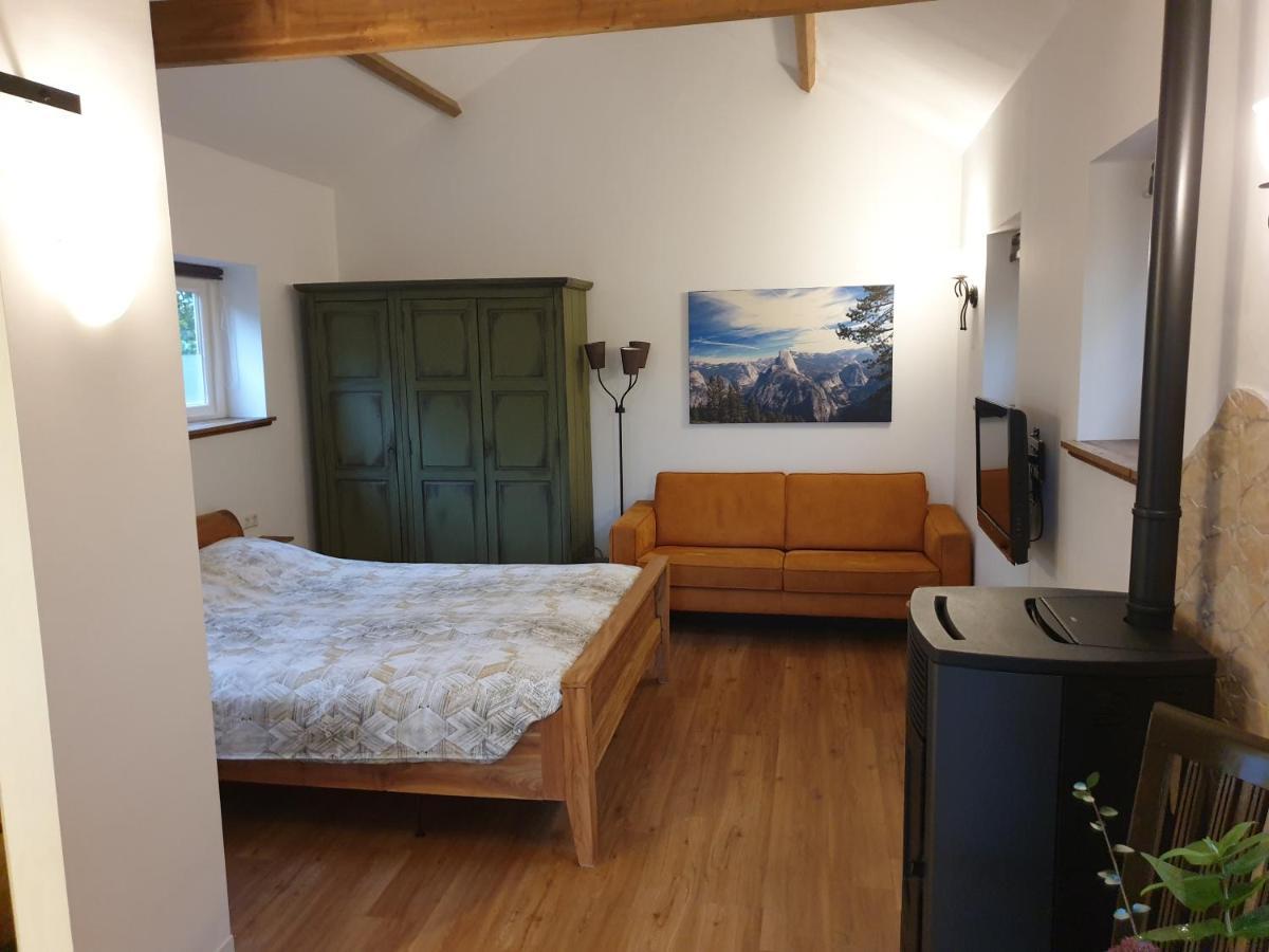The Walnut Tree Bed & Breakfast Hellevoetsluis Bagian luar foto