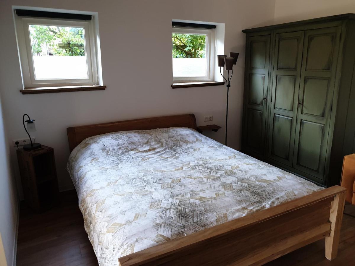 The Walnut Tree Bed & Breakfast Hellevoetsluis Bagian luar foto