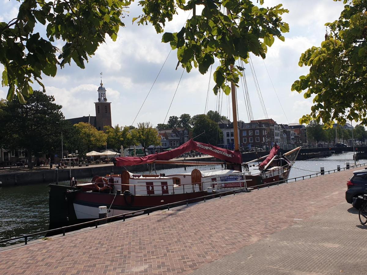 The Walnut Tree Bed & Breakfast Hellevoetsluis Bagian luar foto