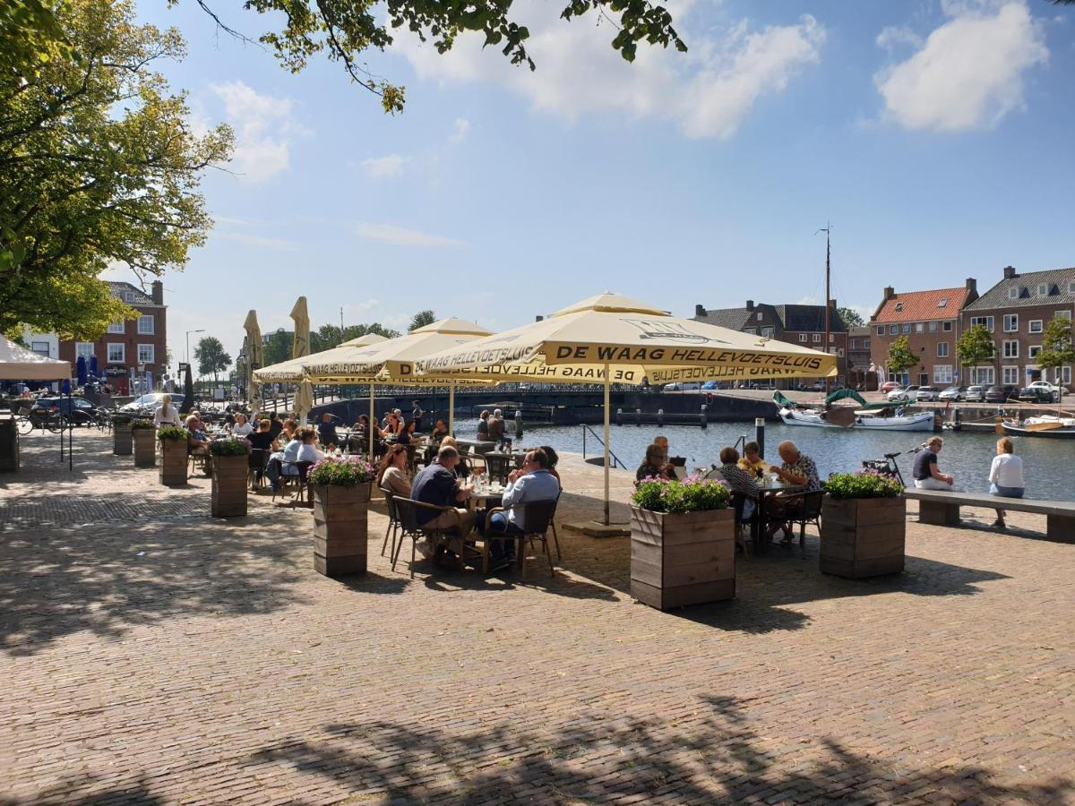 The Walnut Tree Bed & Breakfast Hellevoetsluis Bagian luar foto
