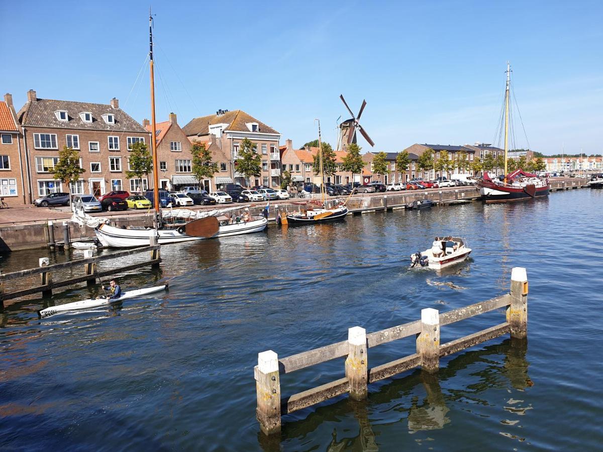 The Walnut Tree Bed & Breakfast Hellevoetsluis Bagian luar foto
